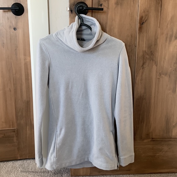 Nike Tops - Nike Pull Over